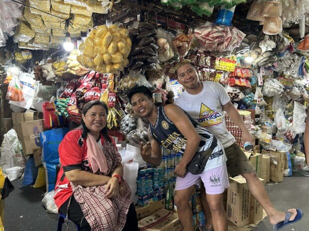 Christmas Eve shoppers crowd Cebu markets, police on full alert