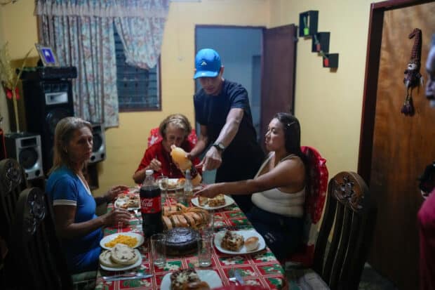 Venezuelan family's Christmas: From the American dream to poverty