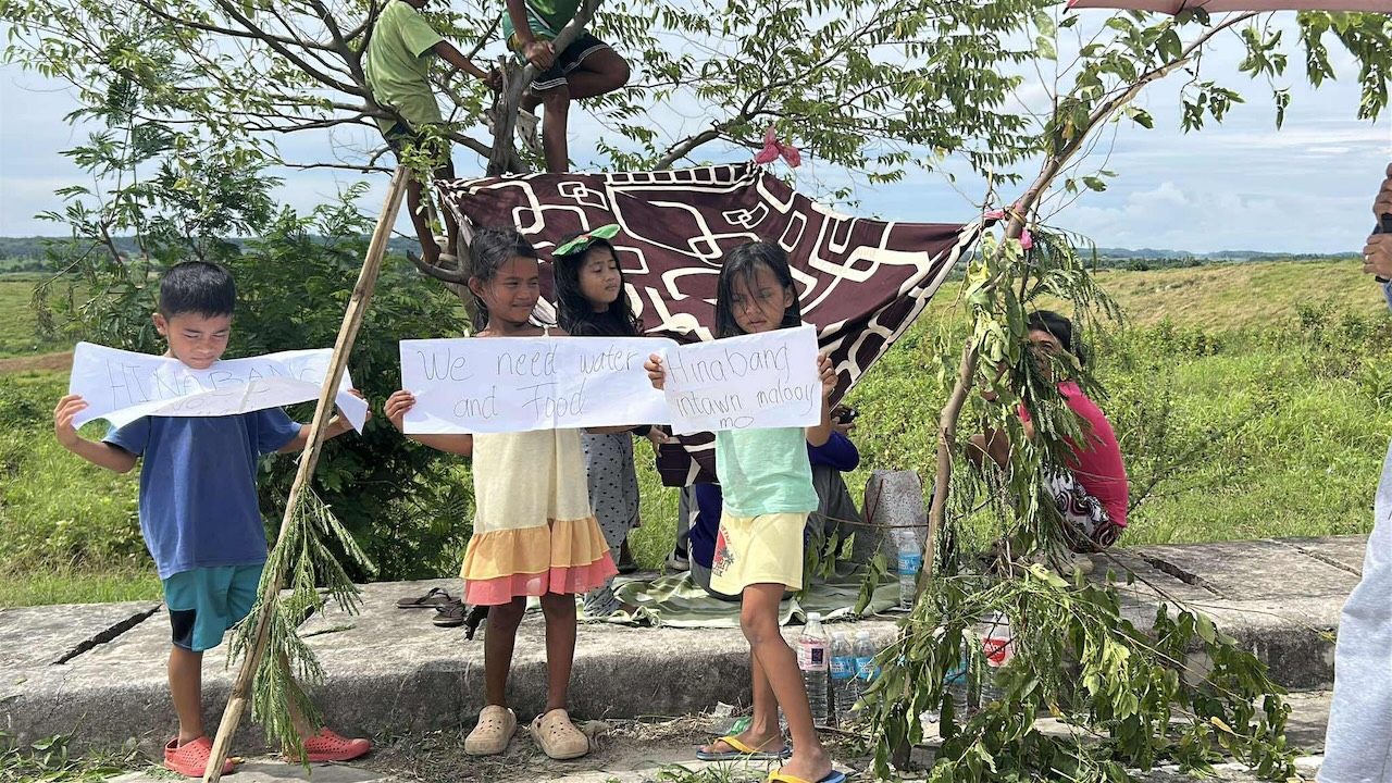 Cebu earthquake: Aid slow to reach remote areas