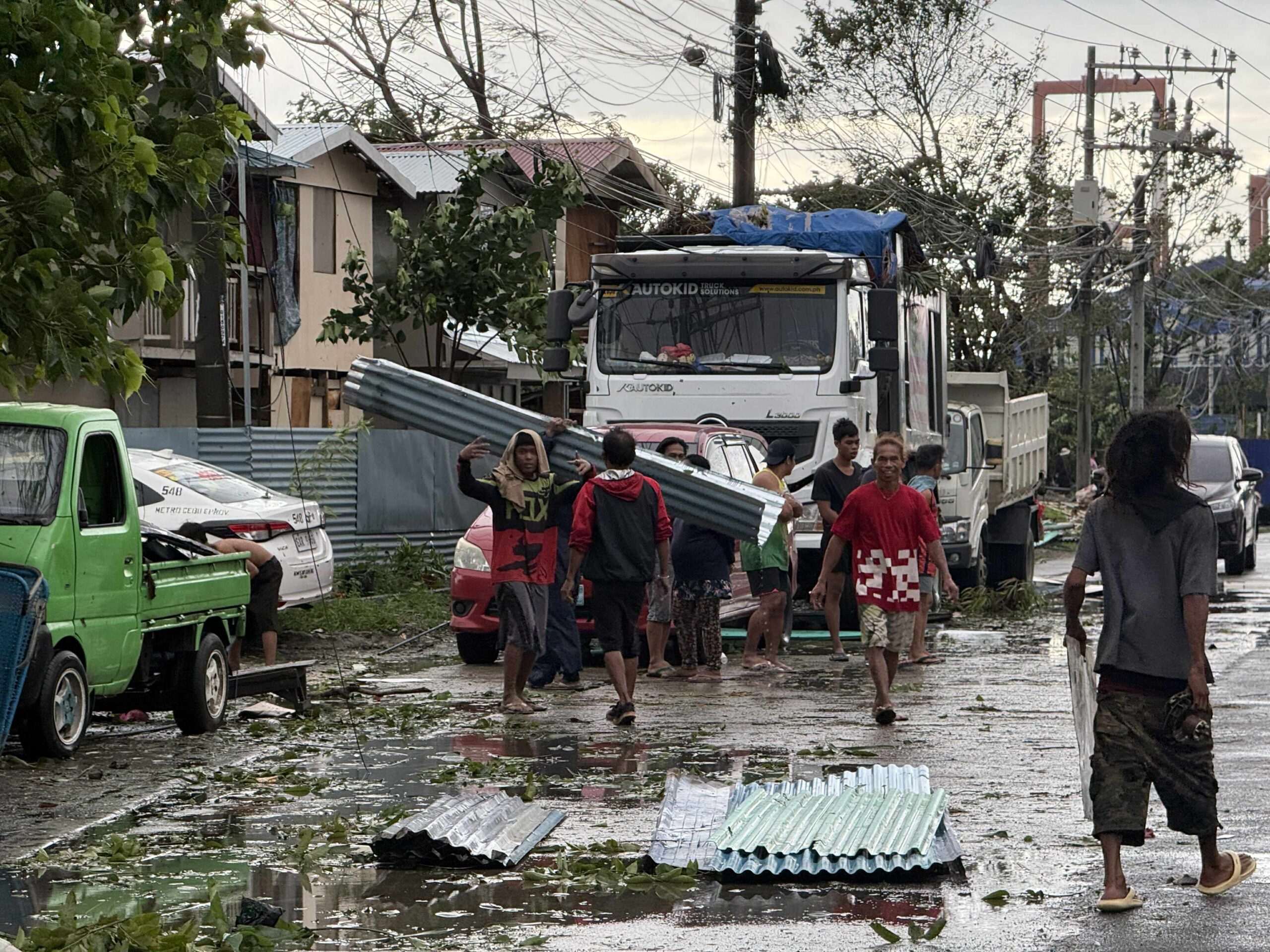 IN PHOTOS: Aftermath of Typhoon Tino in Cebu