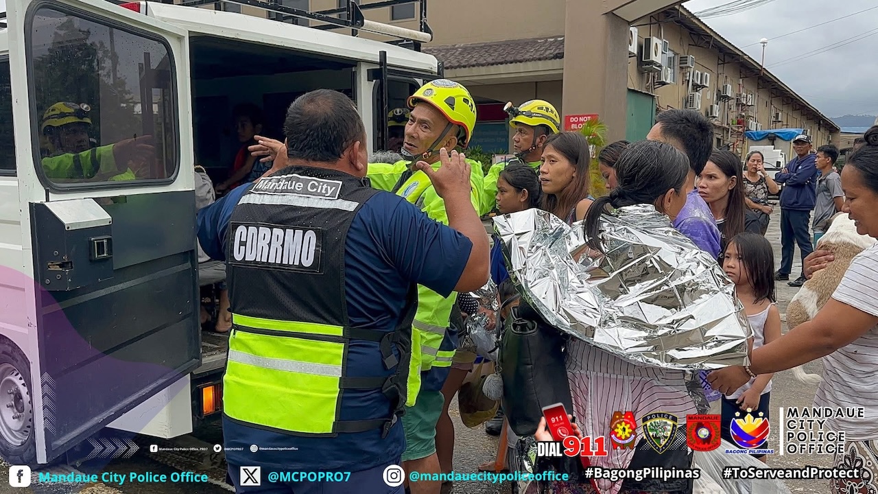 Thousands flee homes as Mandaue floods reach second floor